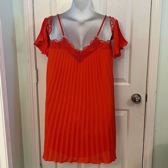Gianni Bini Orange Cold Shoulder Pleated Flowing Babydoll Dress Size Medium Holi - Picture 6 of 6
